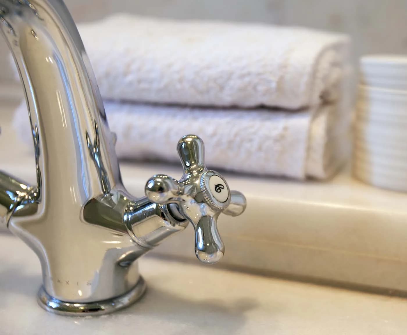 Bathroom — Elegant vanity