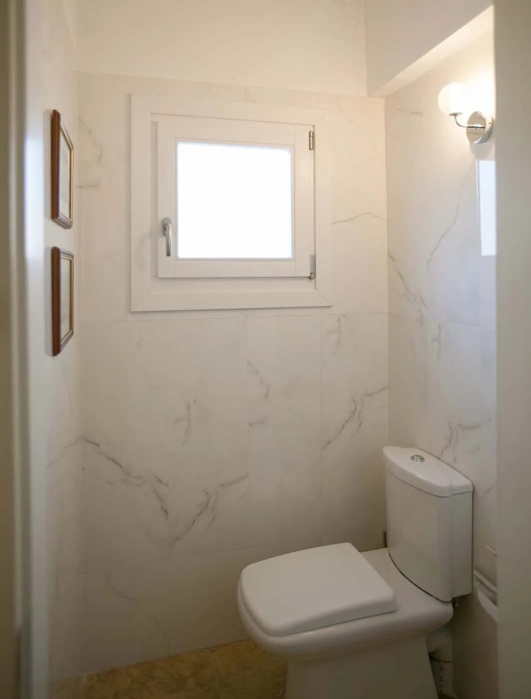 Bathroom — Modern fixtures