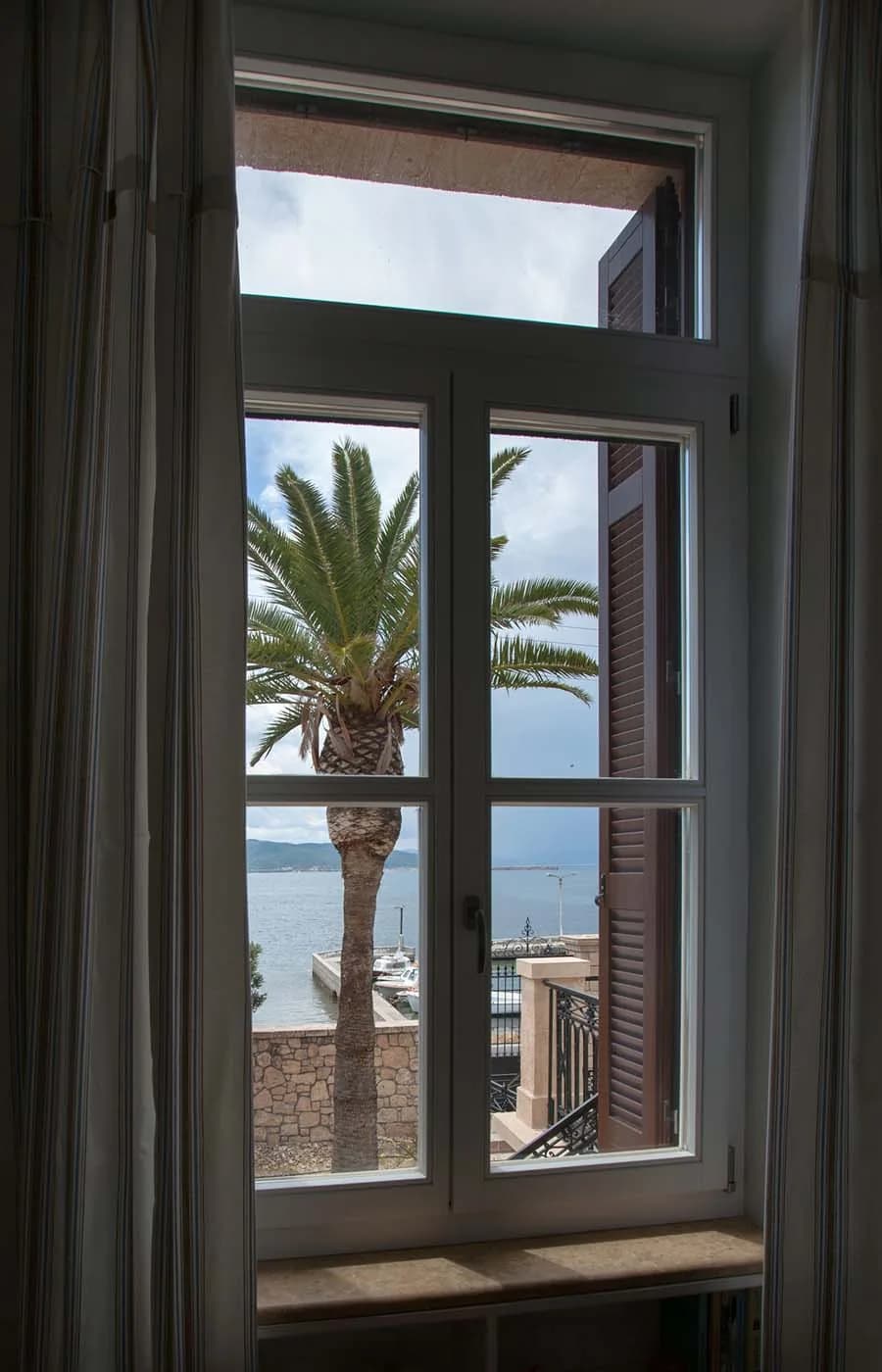 Bedroom 1 — Sea view suite