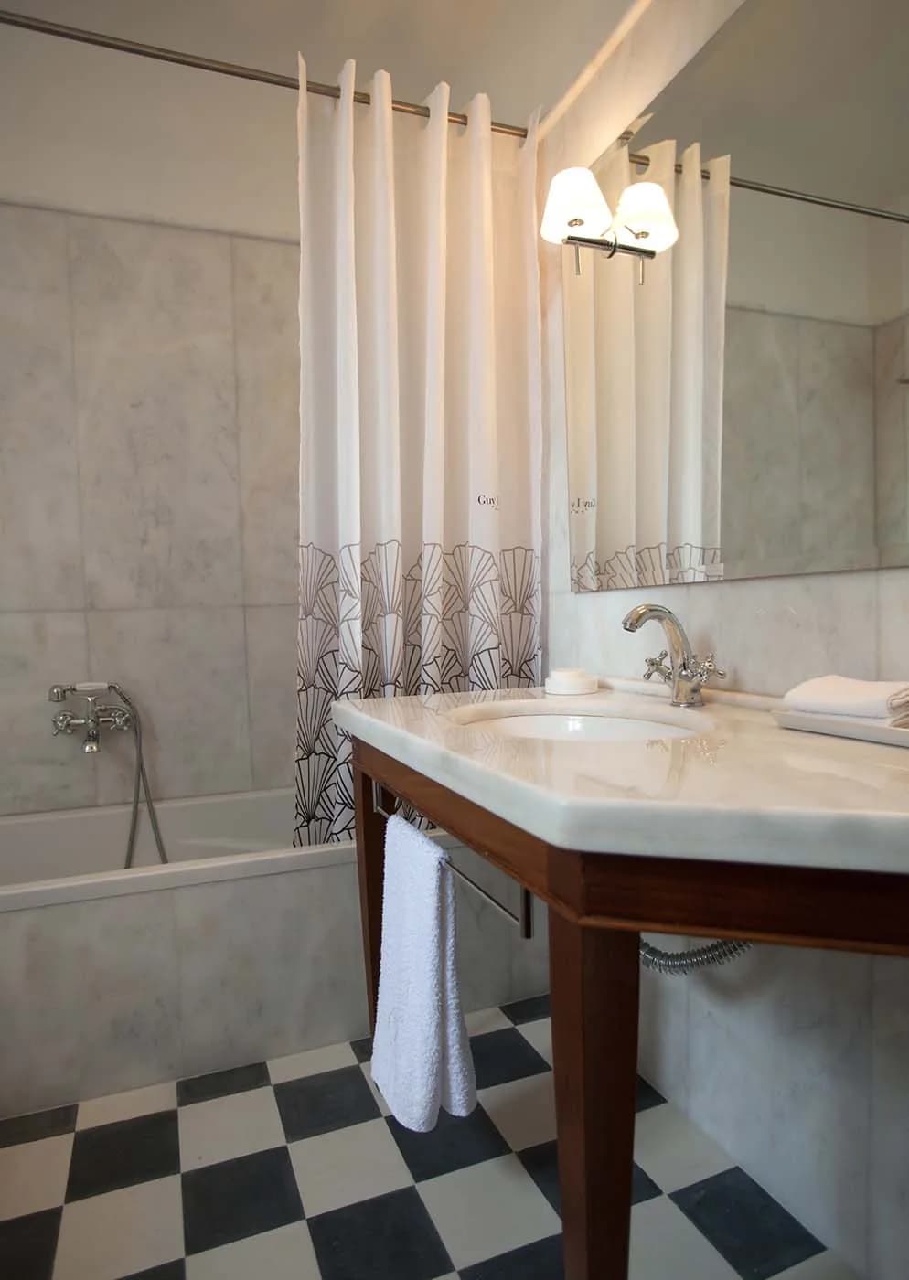 Bathroom — Elegant fixtures