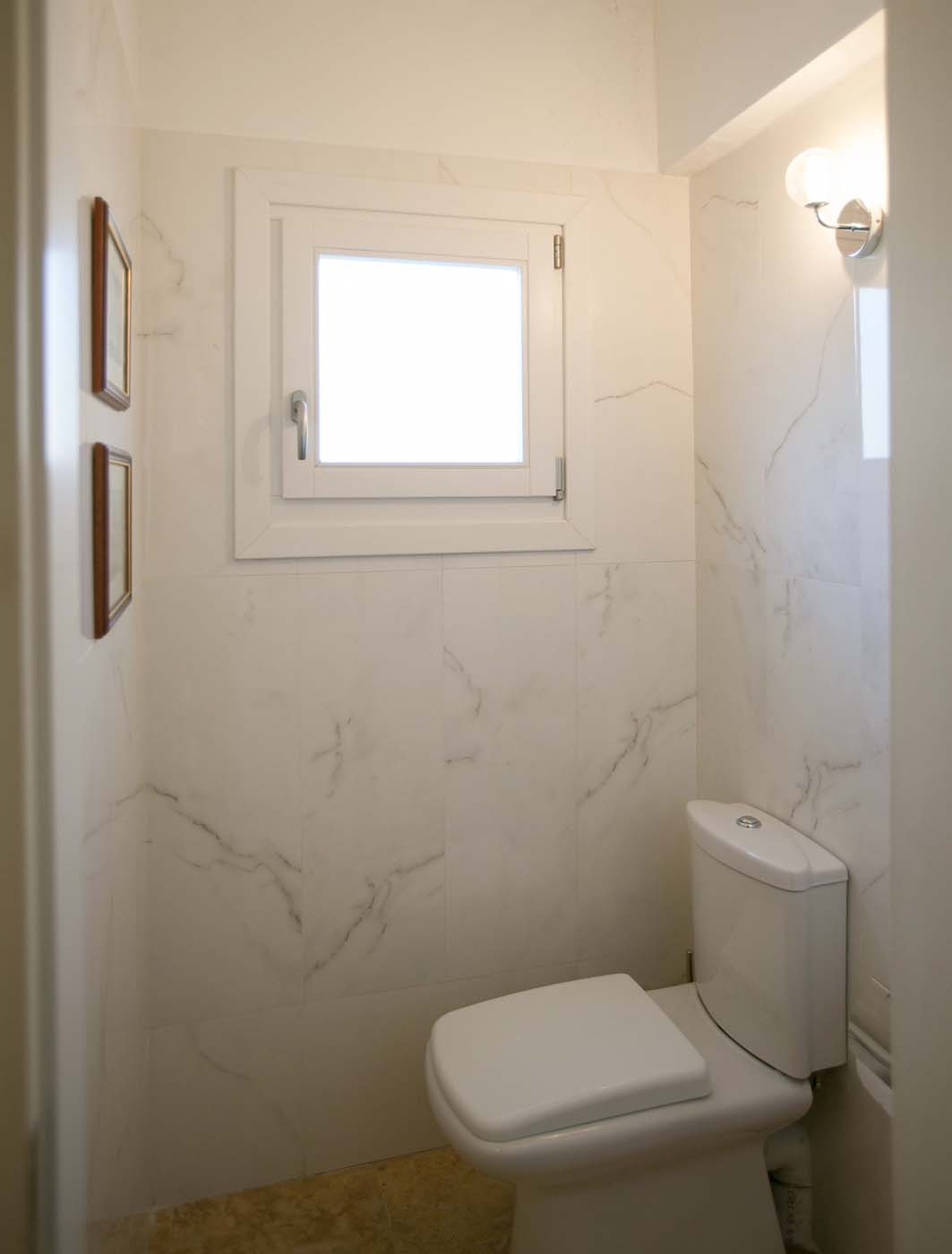 Bathroom — Modern fixtures