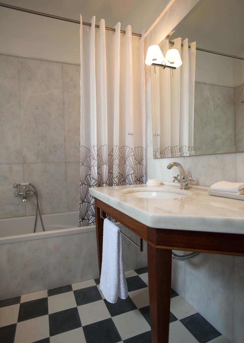 Bathroom — Elegant fixtures